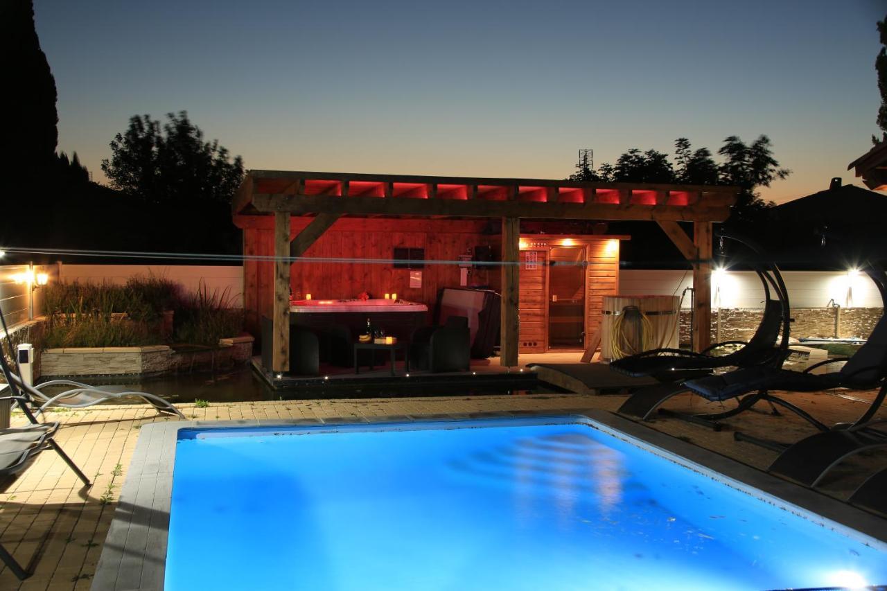 Chalet Mont Ventoux Et Chalet Vip Camaret-sur-Aigues المظهر الخارجي الصورة